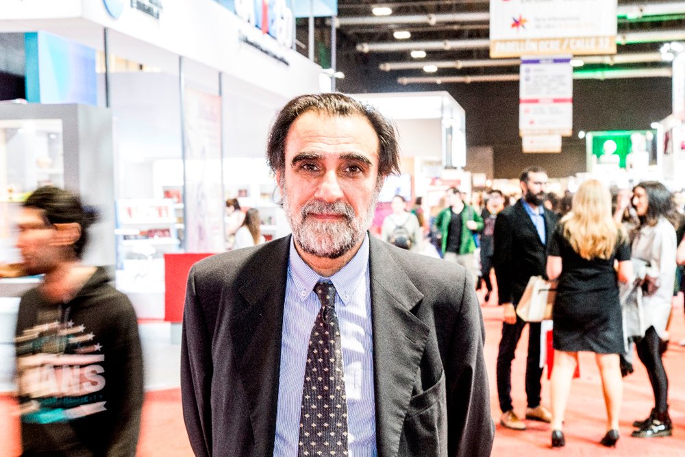 En este momento estás viendo Oche Califa: «Nada reemplaza una feria del libro»
