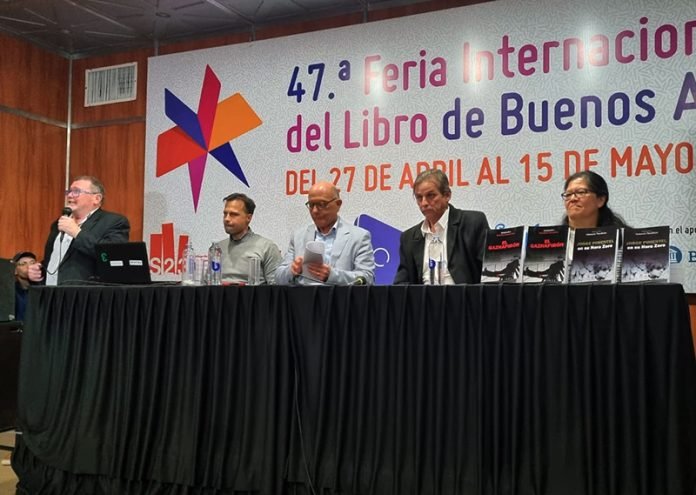 Lee más sobre el artículo Presentaron en la Feria del Libro a la editorial cordobesa Corprens con obras de autores de Perú