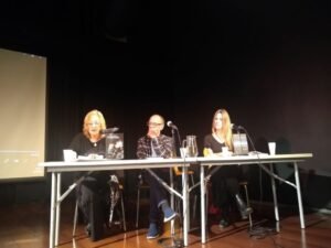 Lee más sobre el artículo Ecopoesía, el libro que teoriza al Movimiento Internacional de los Bosques de la Poesía