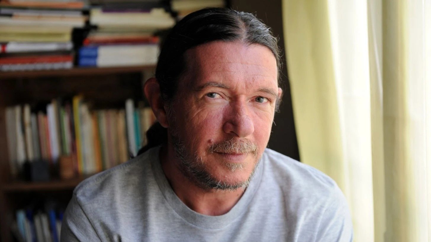 Lee más sobre el artículo «El pre(si)adolescente», no te pierdas el Capítulo 5 de la novela online de Alejandro Frias