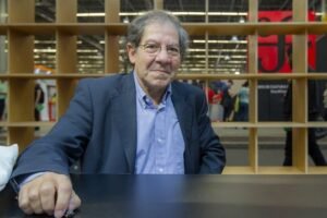 Lee más sobre el artículo Nuno Júdice falleció en Lisboa. Fue un poeta referente de Portugal
