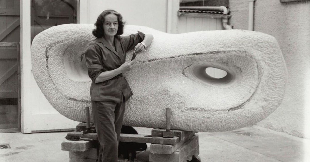 Lee más sobre el artículo Barbara Hepworth: escultora de formas orgánicas y su contribución al arte moderno