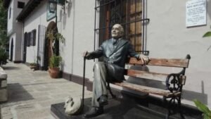Lee más sobre el artículo Quién está detrás del olvido de la obra de Manuel Mujica Lainez