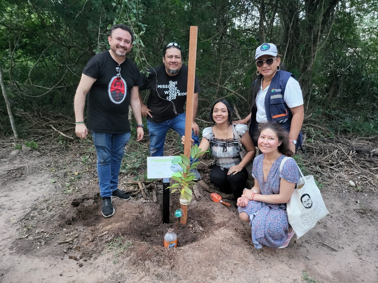 En este momento estás viendo Inauguraron un nuevo «Bosque de la Poesía» en Bolivia