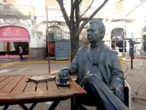 Lee más sobre el artículo El poeta de la plaza del pueblo