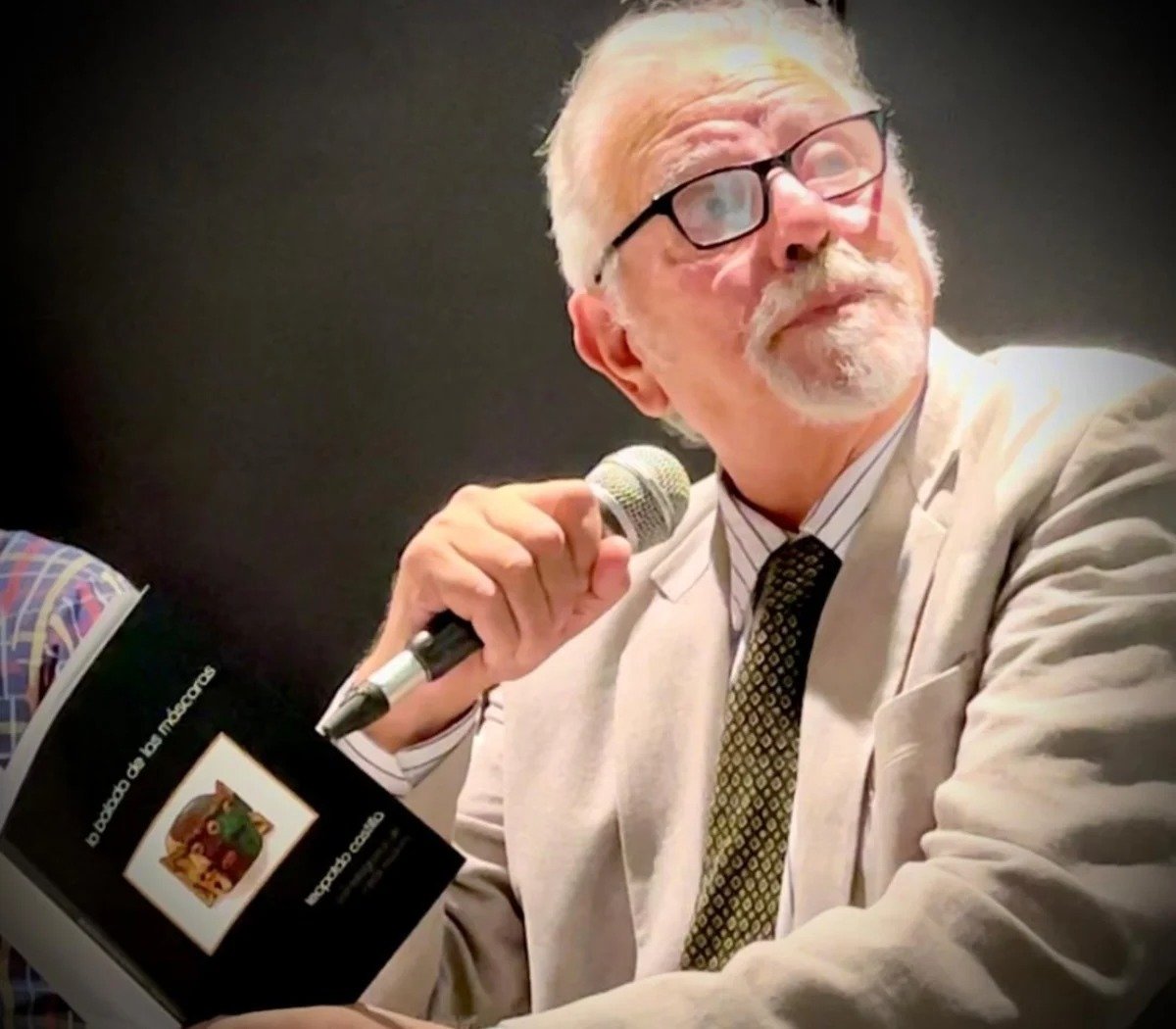 En este momento estás viendo La balada de las máscaras, el último libro de poesía de Teuco Castilla