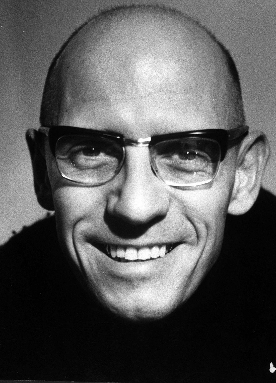 En este momento estás viendo Michel Foucault: el filósofo que redefinió el poder y el conocimiento