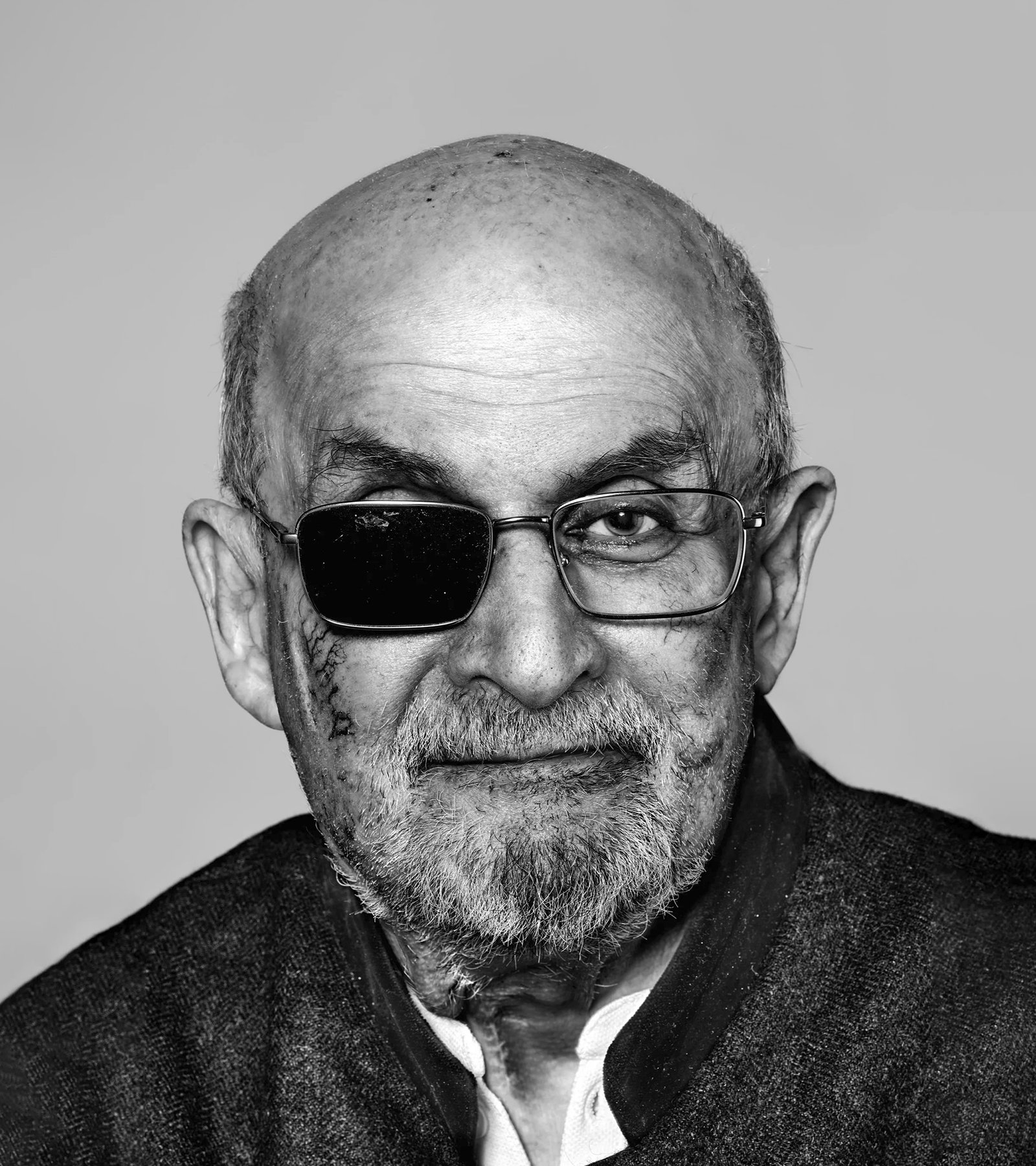 En este momento estás viendo A 77 años del nacimiento de Salman Rushdie, un ícono de la libertad literaria