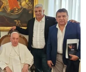 Lee más sobre el artículo Crímenes en Sangre: La investigación de Pedro Solans sobre la masacre de Napalpí llegó al Papa Francisco