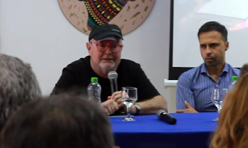 En este momento estás viendo Video: Pedro Solans presentó «Oscuro y sin luceros» en la Feria del libro de Posadas