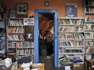 Lee más sobre el artículo Las bibliotecas populares: faros de conocimiento y espacios de encuentro comunitario