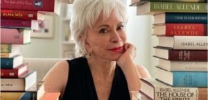 Lee más sobre el artículo Hoy cumple 82 años Isabel Allende, pilar indiscutible de la novela latinoamericana