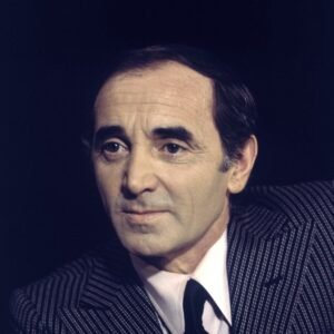 Lee más sobre el artículo 6 años sin Charles Aznavour,  la voz inmortal de la «chanson française»