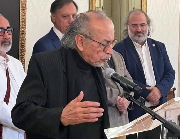 Lee más sobre el artículo Hugo Rivella recibió la Medalla Fray Luis de León de Poesía Iberoamericana