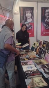 Lee más sobre el artículo Carlos Paz: cientos de personas visitaron el stand de Editorial Corprens en la 1° Feria del Libro