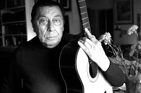 En este momento estás viendo Feliz cumple Don Ata, voz eterna del folclore argentino