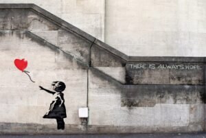 Lee más sobre el artículo Murales y Graffiti: la transformación de los paisajes urbanos y el fomento del diálogo social