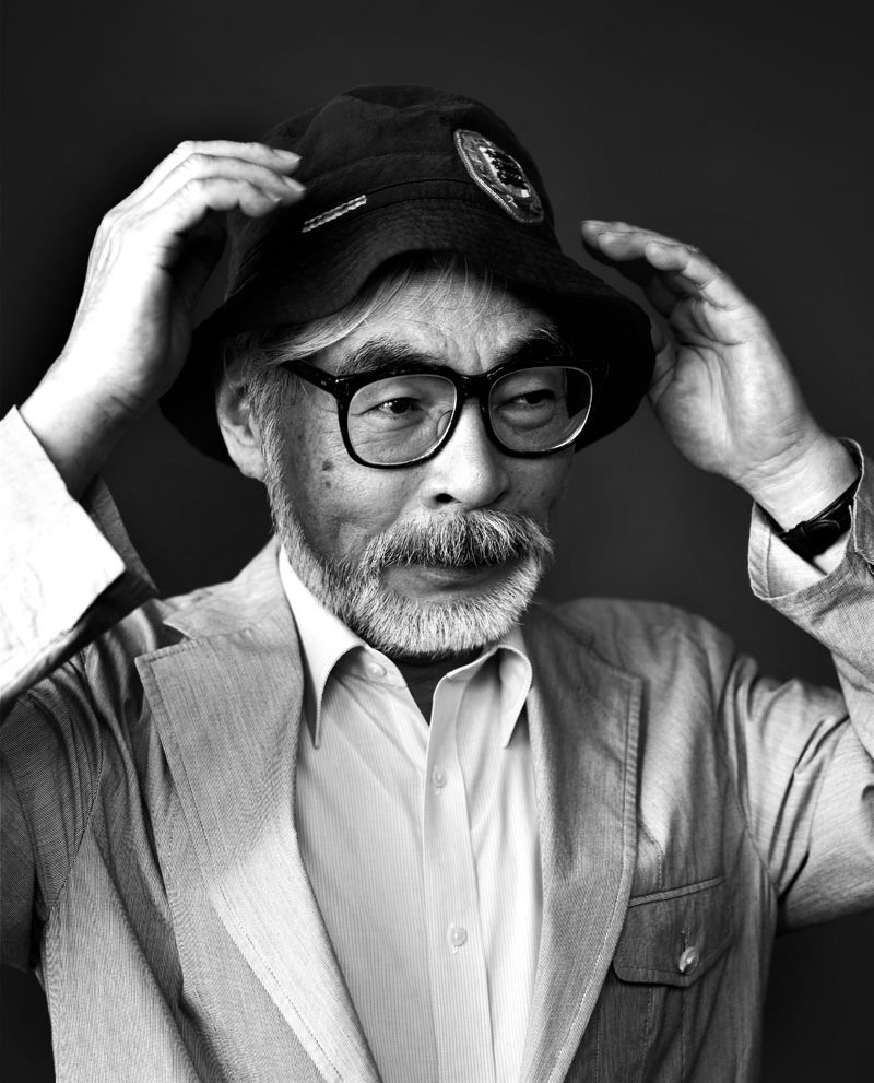 Lee más sobre el artículo Referencias a «Alicia en el País de las Maravillas» en las películas de Hayao Miyazaki: un viaje por lo surreal y lo fantástico