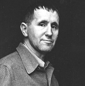 Lee más sobre el artículo Hoy cumpliría 127 años Bertolt Brecht, el revolucionario del teatro y la literatura