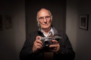 Lee más sobre el artículo Un día como hoy, pero de 2023, nos dejaba Carlos Saura, el gran renovador del cine español