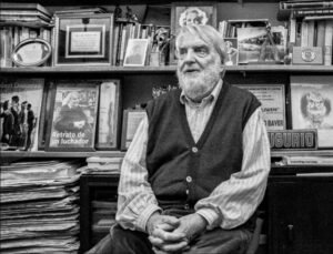 Lee más sobre el artículo Felices 98 años Osvaldo querido, historiador, maestro, amigo de los sin voz.