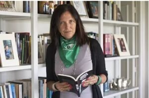 Lee más sobre el artículo Feliz cumpleaños Claudia Piñeiro, la gran cronista de las grietas argentinas