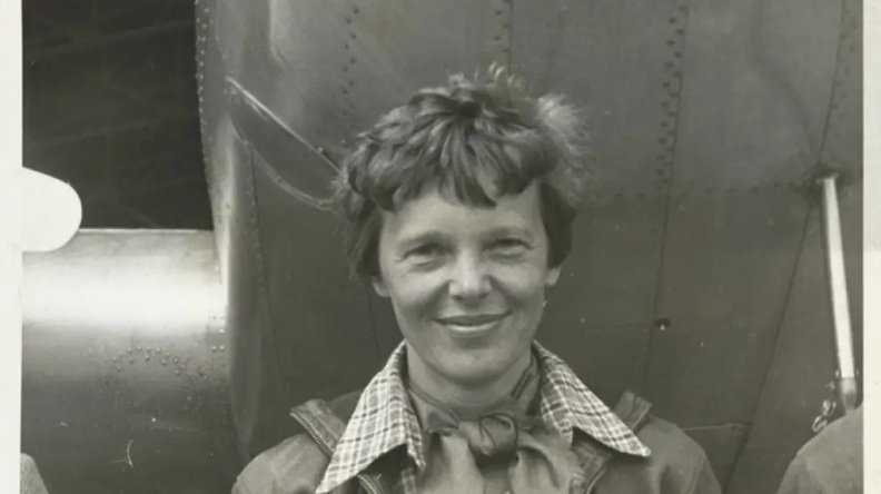 En este momento estás viendo 93 años del vuelo de Amelia Earhart, la primera mujer en unificar Europa y América por el aire