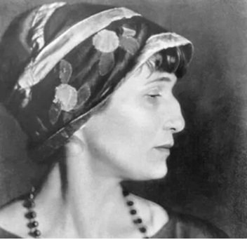 Lee más sobre el artículo Anna Ajmátova: la voz que desafió el silencio