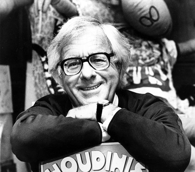 Lee más sobre el artículo 13 años sin Ray Bradbury: el profeta de lo cotidiano en la era tecnológica