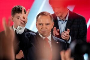 Lee más sobre el artículo Editorial: el giro ultraconservador en Polonia y su impacto en el arte y la libertad