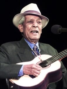 Lee más sobre el artículo 22 años sin Compay Segundo, la raíz que canta