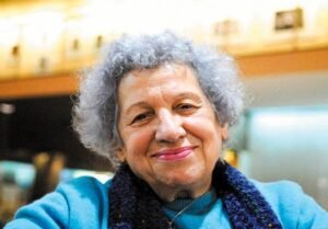 Lee más sobre el artículo Griselda Gambaro y la transformación del teatro argentino con «Antígona Furiosa»