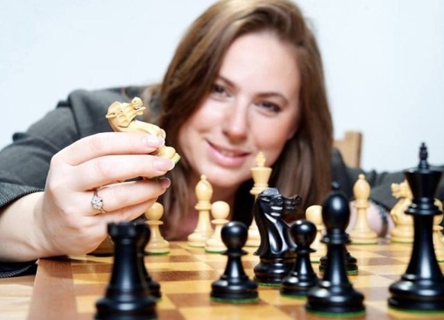 Lee más sobre el artículo Feliz cumpleaños Judith Polgar, la reina de las sesenta y cuatro casillas