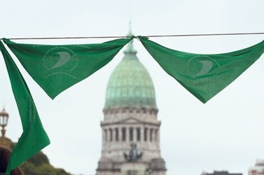 Lee más sobre el artículo A siete años de la histórica vigilia, la marea verde sigue luchando